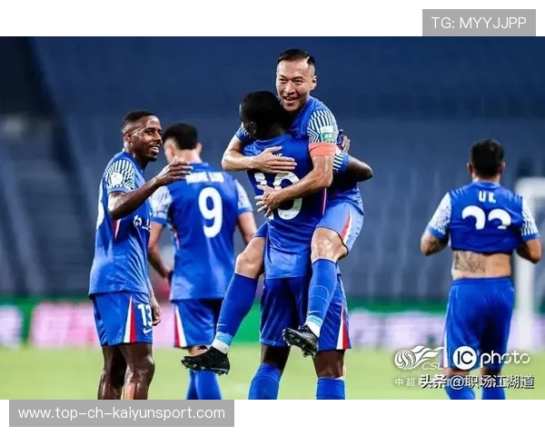 上海申花拉唐快速边路推进牵制防守，展现现代足球战术魅力